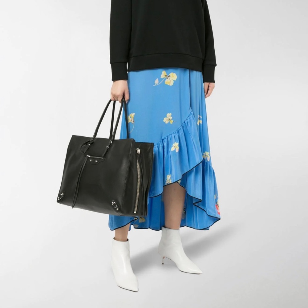 Balenciaga Papier A4 zip around Tote in Pebbled leather